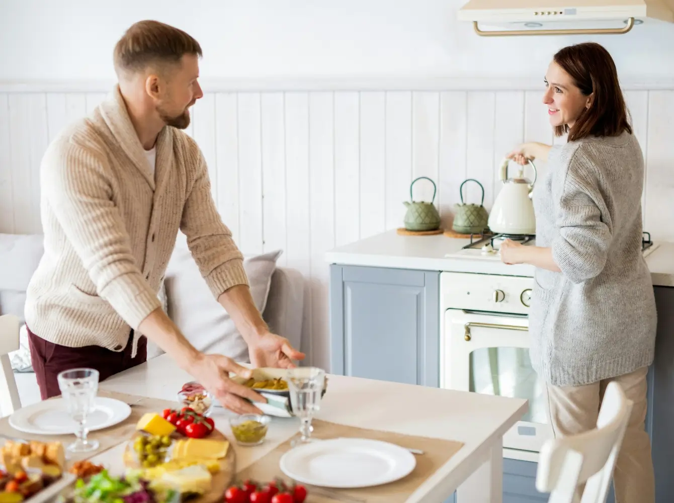 about diningtables.com